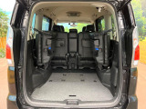 普段のお買い物や通勤、送迎等に十分な荷室スペースを確保しております。セカンドシートを倒すと、大きな荷物の積載も可能です♪