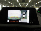 車両を上方から見たような映像をナビ画面に表示するパノラミックビューモニターです。