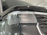LEDヘッドライトは、点灯の瞬間から最大光量を発揮し、突然暗くなるトンネルなどでの安定感を高めます。