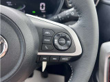 ステアリングスイッチ付き。前方から目を離すことなく操作することが可能です。