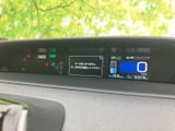 視認性の高いメーターパネルは、運転に必要な情報を一目で確認でき、運転席を洗練された空間に演出します。