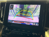 【バックカメラ】駐車時に後方がリアルタイム映像で確認できます。大型商業施設や立体駐車場での駐車時や、夜間のバック時に大活躍!運転スキルに関わらず、今や必須となった装備のひとつです!