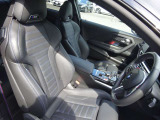 弊社はBMW正規販売店として歴史がございますので、BMW旧モデルから新型車まで商品知識と整備知識を備えております。ご納車後のご不明な点等も、お気軽に弊社担当者まで直接お問い合わせ下さい。