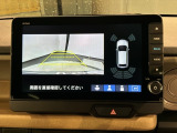 リバースギアに入れるだけで後方の表示へ切り替わります。夜間や雨の日の駐車も楽になりますよ。