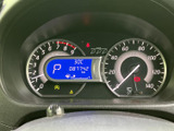 視認性の高いメーター類で、運転に必要な情報を的確に把握できます。運転状況を常に確認し、安全運転を心掛けましょう。