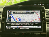 見やすい地図画面で、目的地までスムーズに案内。渋滞情報もリアルタイムで表示され、最適なルートを選択できます。運転に集中できます。