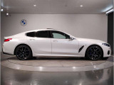【BMWの伝統-3】BMWのお車は、&ldquo;駆け抜ける歓び&rdquo;を体現しております。走行の安定性とコーナリングの良さを追求し、思い通りにハンドルの操作可能です。