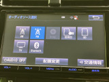 ラジオ、CD、SDカード、Bluetoothなど、多彩なソースに対応。お好みの音楽を車内で楽しめます。音量調整も簡単に行えます。