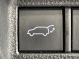 【パワーバックドア】スマートキーや運転席のボタンを押すだけでリアゲートが自動で開閉します!荷物を持っている時や、高い位置にあるバックドアを閉める際に便利な機能です♪