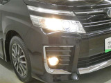 LEDヘッドライトです。デザイン性がよくとても明るいので、夜間の走行や悪天候でも安心です。しかも長寿命!