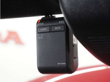 ◆ドライブレコーダー◆映像・音声などを記録する自動車用の装置です。 もしもの事故の際の記録はもちろん、旅行の際の思い出としてドライブの映像を楽しむことができます。