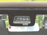 【スズキ セーフティサポート】走行中に前方の車両等を認識し、衝突しそうな時は警報とブレーキで衝突回避と被害軽減をアシスト。より安全にドライブをお楽しみいただけます。