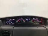 メーターの横に液晶カラーディスプレーを装備。航続可能距離等の情報やHonda SENSINGの注意・警告を表示します!