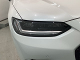LEDヘッドライトは、点灯の瞬間から最大光量を発揮し、突然暗くなるトンネルなどでの安定感を高めます。