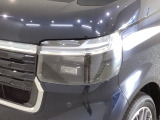 LEDヘッドライトは、点灯の瞬間から最大光量を発揮し、突然暗くなるトンネルなどでの安定感を高めます。