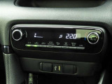 オートエアコンを装備しておりますので、四季を通じて車内を快適な温度に保つことが出来ます!高級感が有りますね!