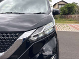 夜間の安心につながる灯火類。レンズのくもり・黄ばみ・割れの有無など、左右差も拡大でチェック。