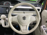 インテリアに合わせたデザインのステアリングは、運転される方のことも考え、運転しやすい形状、大きさです。是非一度、実際に触ってお確かめください。