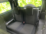 運転席は、シンプルで使いやすいデザイン。操作しやすい配置で、快適なドライブをサポートします。