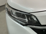 LEDヘッドライトは、点灯の瞬間から最大光量を発揮し、突然暗くなるトンネルなどでの安定感を高めます。