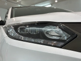 LEDヘッドライトは、点灯の瞬間から最大光量を発揮し、突然暗くなるトンネルなどでの安定感を高めます。