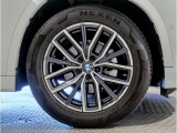BMW純正アルミホイールです。納車時にはアルミホイールコーティングも承っております!是非ご検討下さいませ。