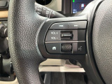 ステアリングにオーディオ操作スイッチが付いています。オーディオ画面に直接タッチしなくても操作が出来ますので、運転に集中できます。