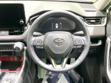 【純正革巻きステアリング】上質な革を使用することで、手にしっかり馴染みとても運転しやすいハンドルです♪