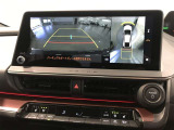 パノラミックビューモニター付きです。車両を上から見たような映像をディスプレイオーディオ画面に表示。運転席からの目視だけでは見にくい、車両周辺の状況をリアルタイムでしっかり確認できます。