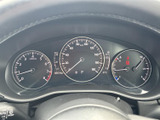 視認性の高いメーター類で、運転状況を的確に把握できます。重要な情報を一目で確認できるので、安全運転をサポートします。落ち着いたデザインも魅力です。