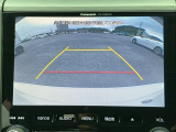 ガイド付きバックカメラです。商業施設や立体駐車場、夜間の後方確認に役立ちます。