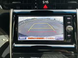 駐車時の安全性を高めるバックモニター。狭い場所でもスムーズな駐車をサポートします。ガイドライン表示で、距離感もつかみやすくなっています。