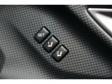 運転席のシートポジションメモリー機能は、登録済みの運転者と交代しても、シートポジションの変更の手間がかかりません。