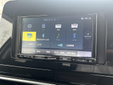 多様なメディアに対応し、お気に入りの音楽やラジオを楽しめます。ドライブ中のエンターテイメント性を高める充実のオーディオ機能です。