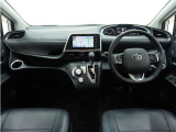 ◆インテリアパネル◆視界広々で非常に運転しやすくロングドライブでも疲れを感じさせないすっきりとまとまったインパネ周りです。