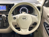 インテリアに合わせたデザインのステアリングは、運転される方のことも考え、運転しやすい形状、大きさです。是非一度、実際に触ってお確かめください。