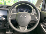 インテリアに合わせたデザインのステアリングは、運転される方のことも考え、運転しやすい形状、大きさです。是非一度、実際に触ってお確かめください。