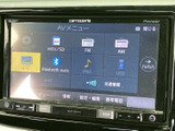 CDやUSB、Bluetoothなど、多様なメディアに対応。お好みの音楽をクリアな音質でお楽しみいただけます。快適なドライブに最適なサウンドを。