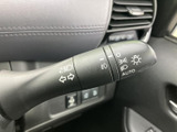 操作しやすいウインカーレバーは、安全な車線変更をサポートします。直感的な操作で、スムーズな運転に貢献します。