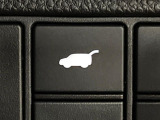【パワーバックドア】スマートキーや運転席のボタンを押すだけでリアゲートが自動で開閉します!荷物を持っている時や、高い位置にあるバックドアを閉める際に便利な機能です♪
