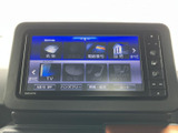 車両の情報や設定を直感的に操作できるモニター。運転に必要な情報を的確に表示し、安全運転をサポートします。使いやすさを追求した設計です。