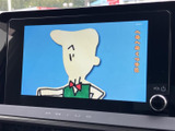 停車中に、お気に入りの番組や動画を楽しめます。長距離移動の休憩時などに、リラックスできる空間を提供します。快適なドライブのお供に最適です。
