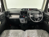 【インパネ】運転のしやすさを最優先に設計された見晴らしの良いフロントビュー。車両間隔が掴みやすく狭い道でも安心♪「安全」と「品質」を最優先に、安心してお乗りいただけるクルマを提供いたします。