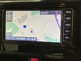 純正ナビを装備。タッチパネル式で使いやすく、お出かけもラクラクです。