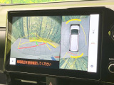 【パノラミックビューモニター】専用のカメラにより、上から見下ろしたような視点で360度クルマの周囲を確認することができます☆死角部分も確認しやすく、狭い場所での切り返しや駐車もスムーズに行えます。