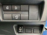 ハンドル右奥には各種設定スイッチがあります。運転者がスッと手を伸ばせば操作できので便利です。