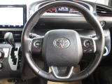 運転が楽しくなる明るく開放的な運転席まわりです。