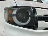 LEDヘッドライトは、点灯の瞬間から最大光量を発揮し、突然暗くなるトンネルなどでの安定感を高めます。