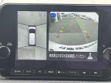 【アラウンドビューモニター】駐車時にまるで空から自分の車を見ているかのような映像を映し出して、安全に確認できる機能です!接触の危険が迫れば、表示や警告音で知らせてくれます!難しい駐車も楽々です!