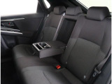長時間の運転も疲れにくいフロントシート!体をしっかり支えてくれて運転がしやすい形状です!!後部座席もゆったり座れて足元のスペースも広々!ドライブの際は全員が窮屈な思いをせずにお楽しみいただけます!